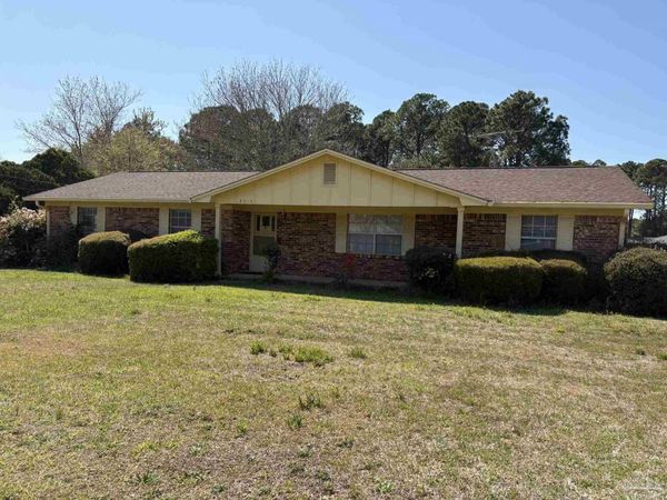 2015 Frontera St, Navarre, FL 32566