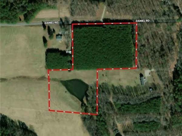 300 Daniel Road , Blackstone, VA 23824