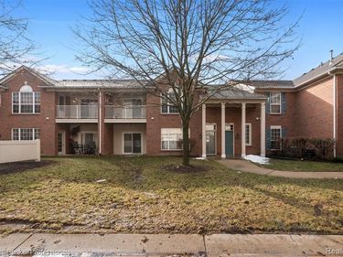 21105 Chesapeake Circle, Commerce Twp, MI 48390