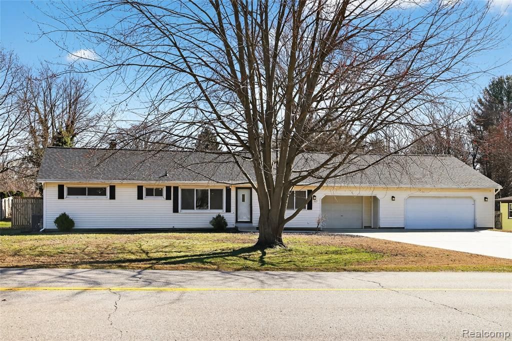 425 N Division Avenue, Holland Township, MI 49424 Main Photo
