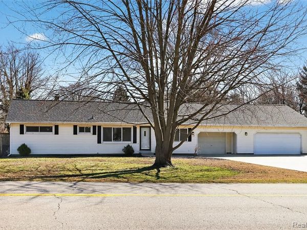 425 N Division Avenue, Holland Twp, MI 49424