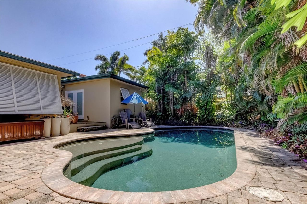 218 Appian Way Ne, Saint Petersburg, FL 33704 Photo