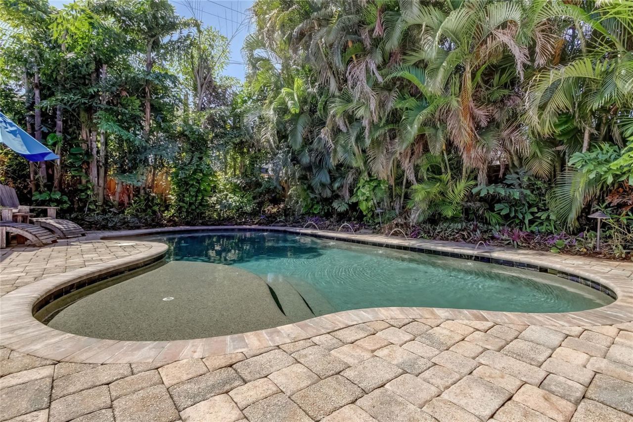 218 Appian Way Ne, Saint Petersburg, FL 33704 Photo