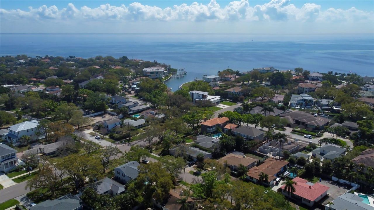 218 Appian Way Ne, Saint Petersburg, FL 33704 Photo