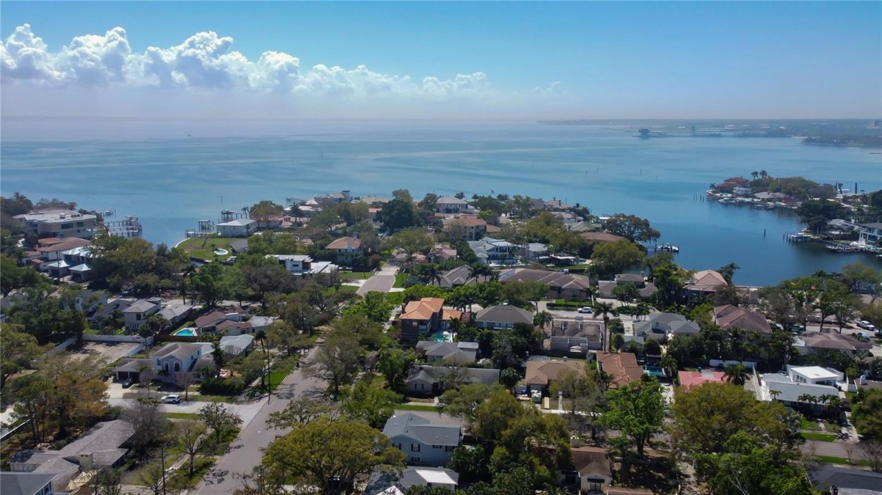 218 Appian Way Ne, Saint Petersburg, FL 33704 Photo