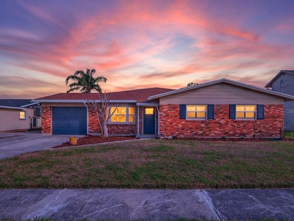 8711 BAY CREST LANE, TAMPA, FL 33615