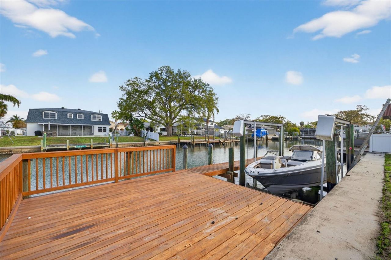8711 Bay Crest Lane, Tampa, FL 33615 Photo