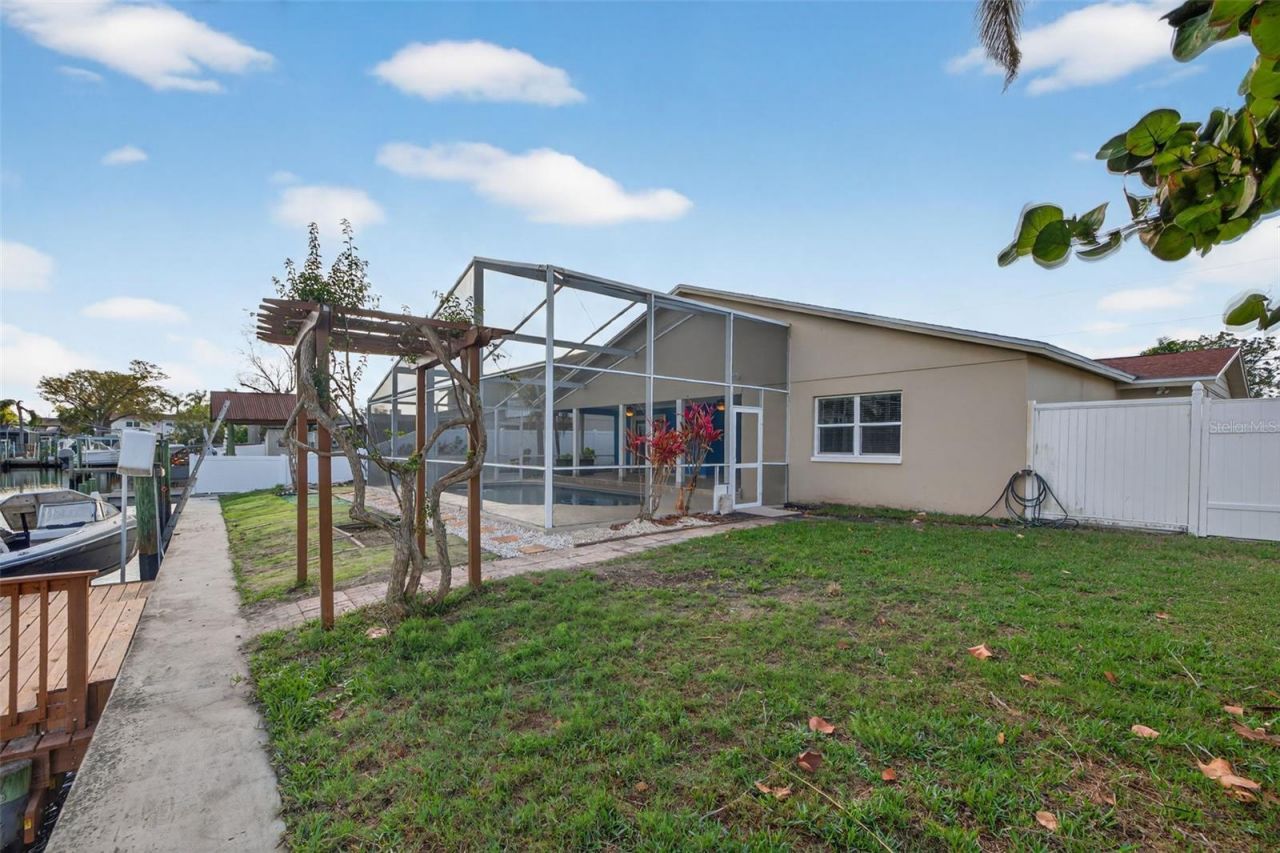 8711 Bay Crest Lane, Tampa, FL 33615 Photo