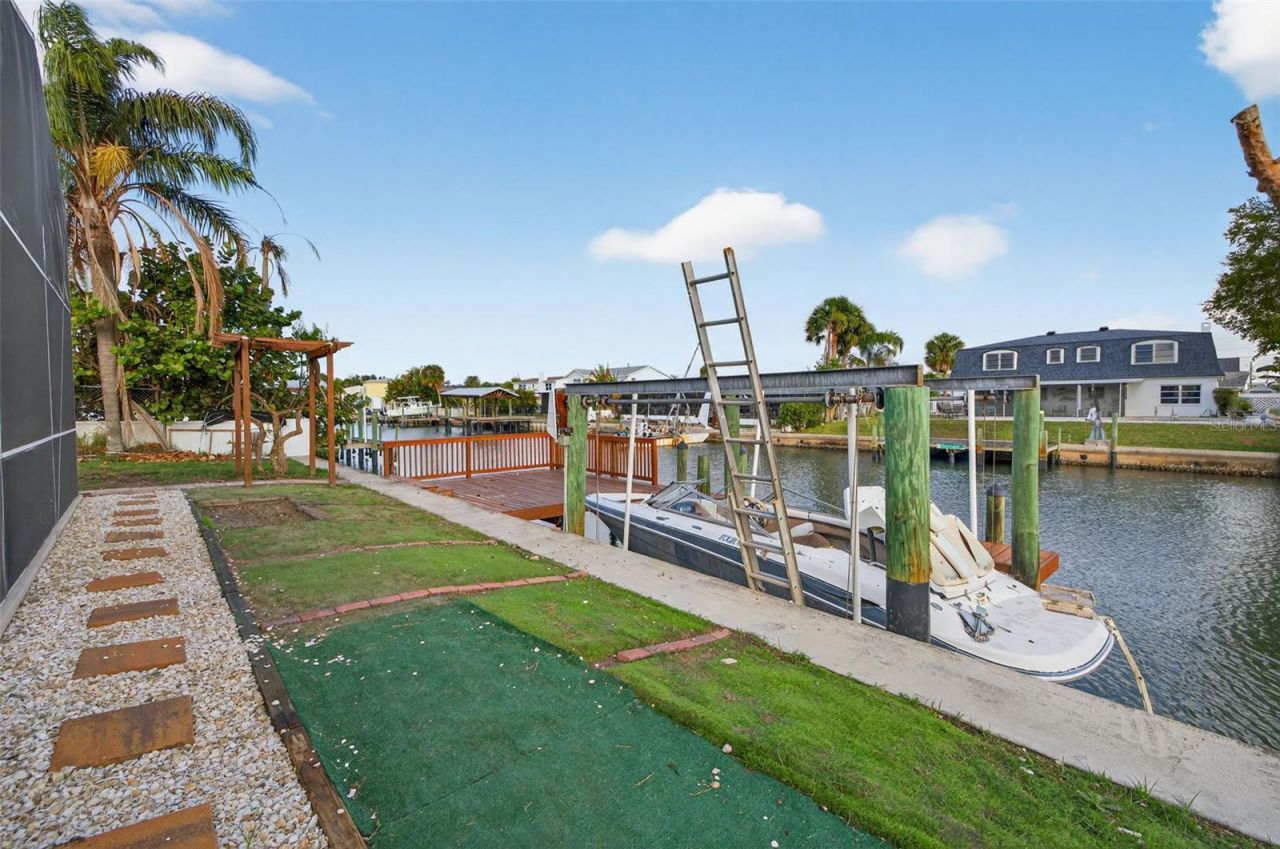 8711 Bay Crest Lane, Tampa, FL 33615 Photo