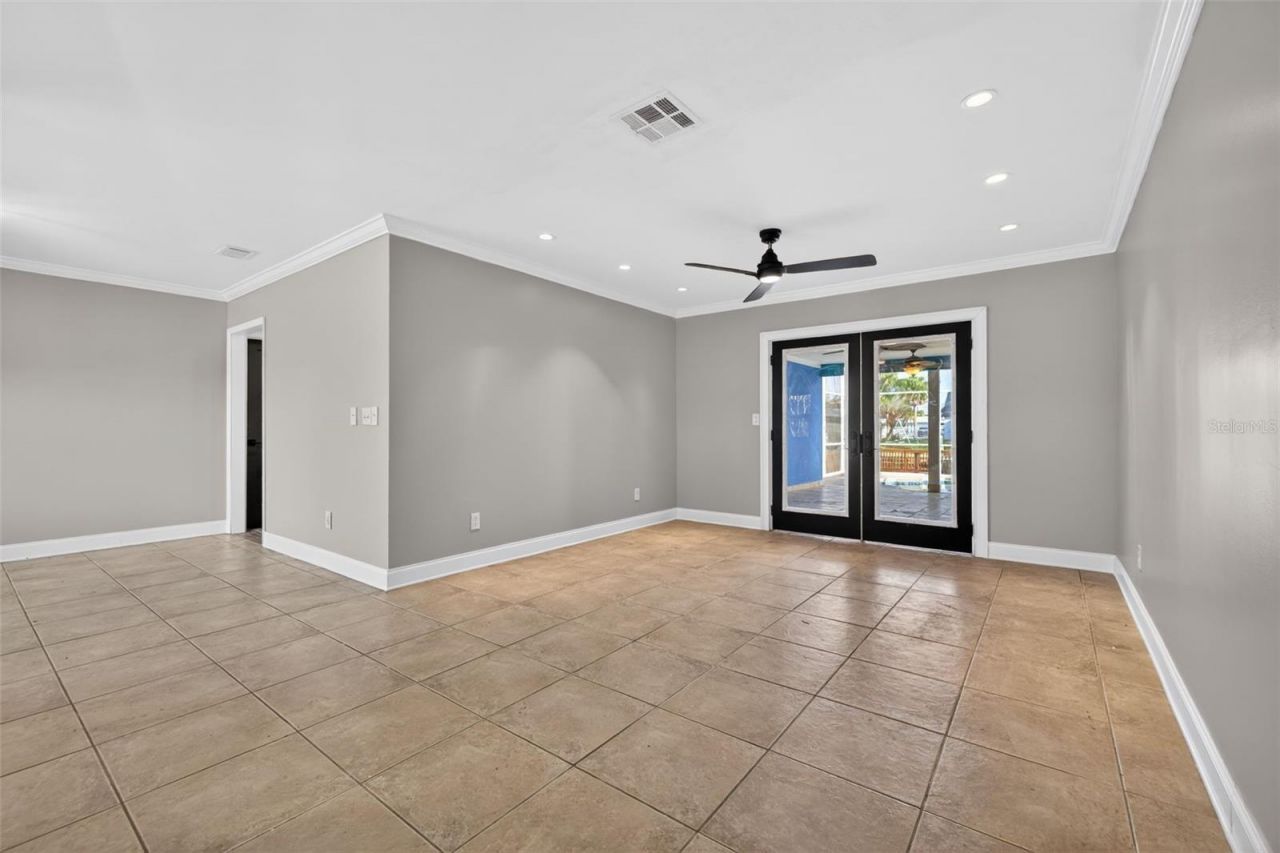 8711 Bay Crest Lane, Tampa, FL 33615 Photo