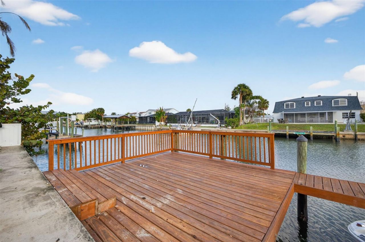 8711 Bay Crest Lane, Tampa, FL 33615 Photo