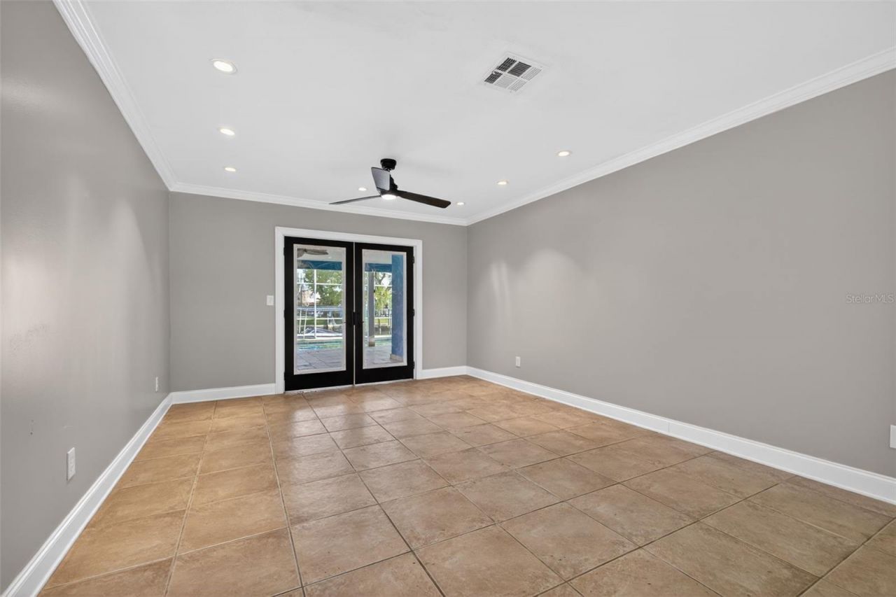 8711 Bay Crest Lane, Tampa, FL 33615 Photo