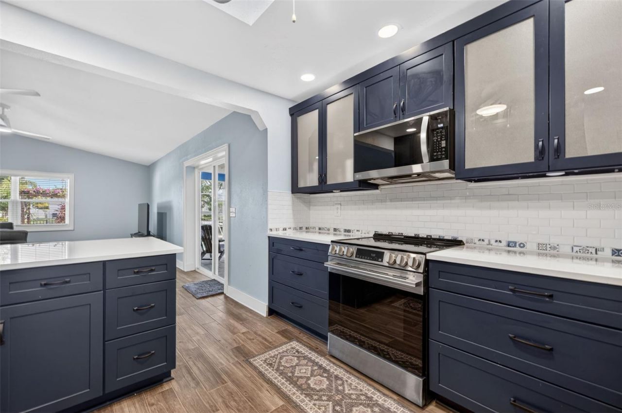 8711 Bay Crest Lane, Tampa, FL 33615 Photo
