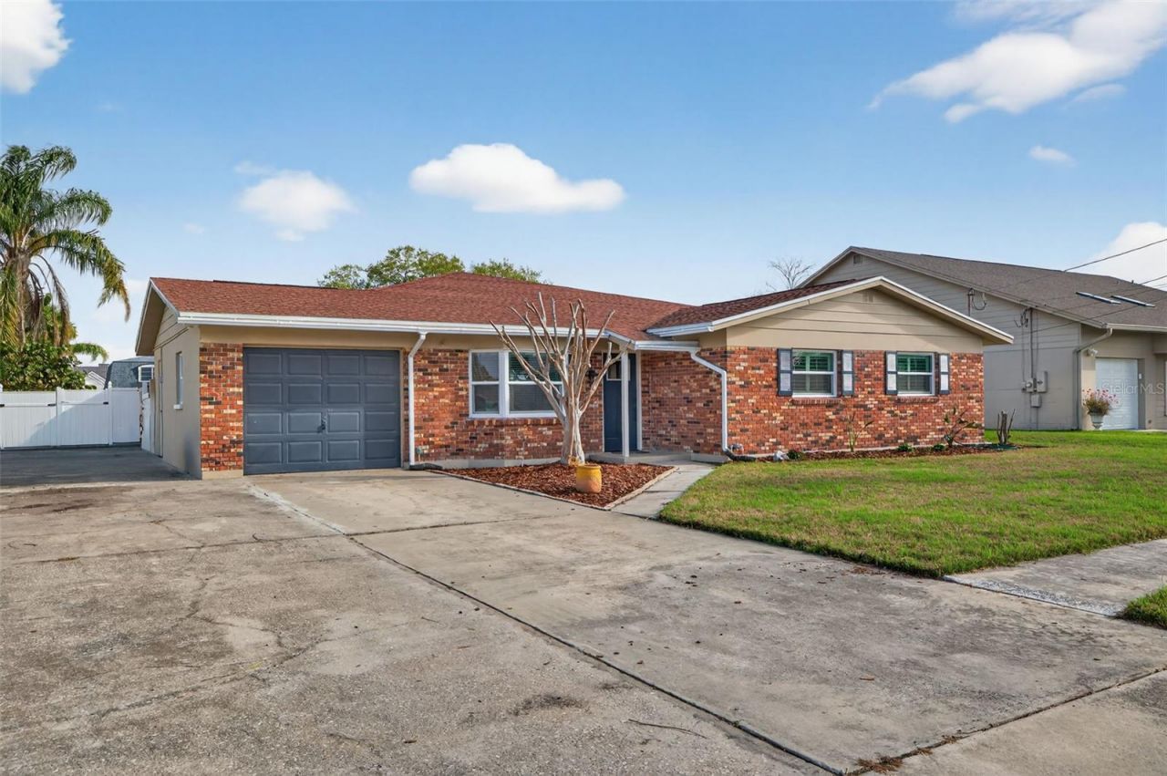 8711 Bay Crest Lane, Tampa, FL 33615 Photo