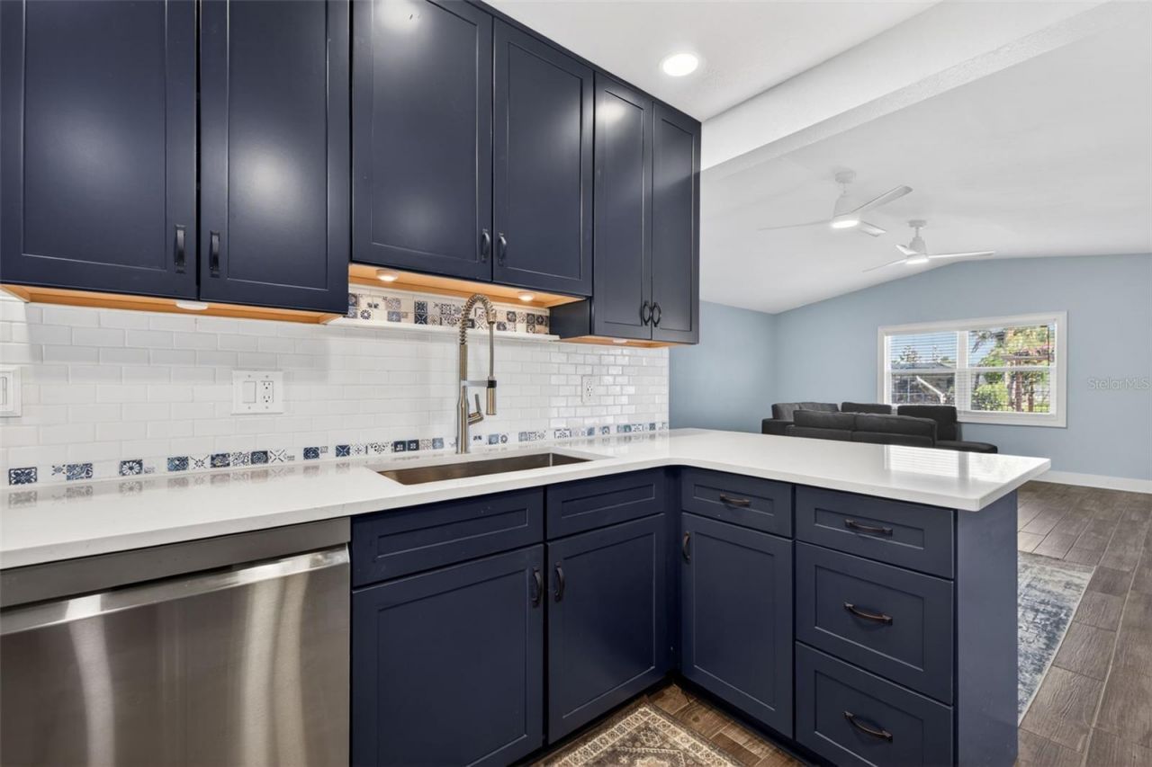 8711 Bay Crest Lane, Tampa, FL 33615 Photo