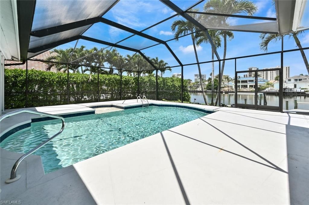 4231 Crayton Rd, Naples, FL 34103 Photo