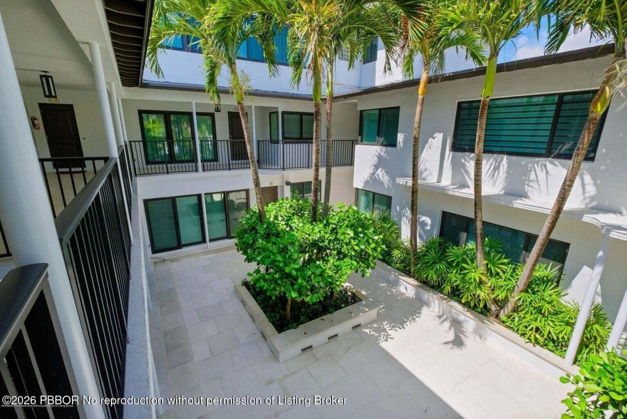 122 Peruvian Avenue, Unit 7, Palm Beach, FL 33480 Photo