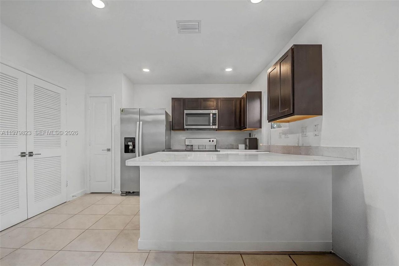 445 NE 4th St , Florida City, FL 33034 Photo