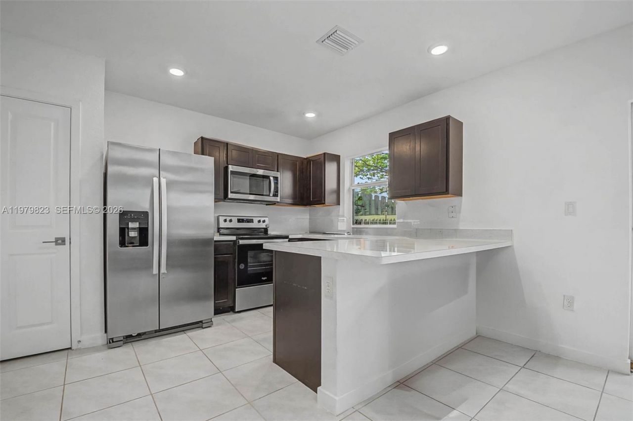 445 NE 4th St , Florida City, FL 33034 Photo