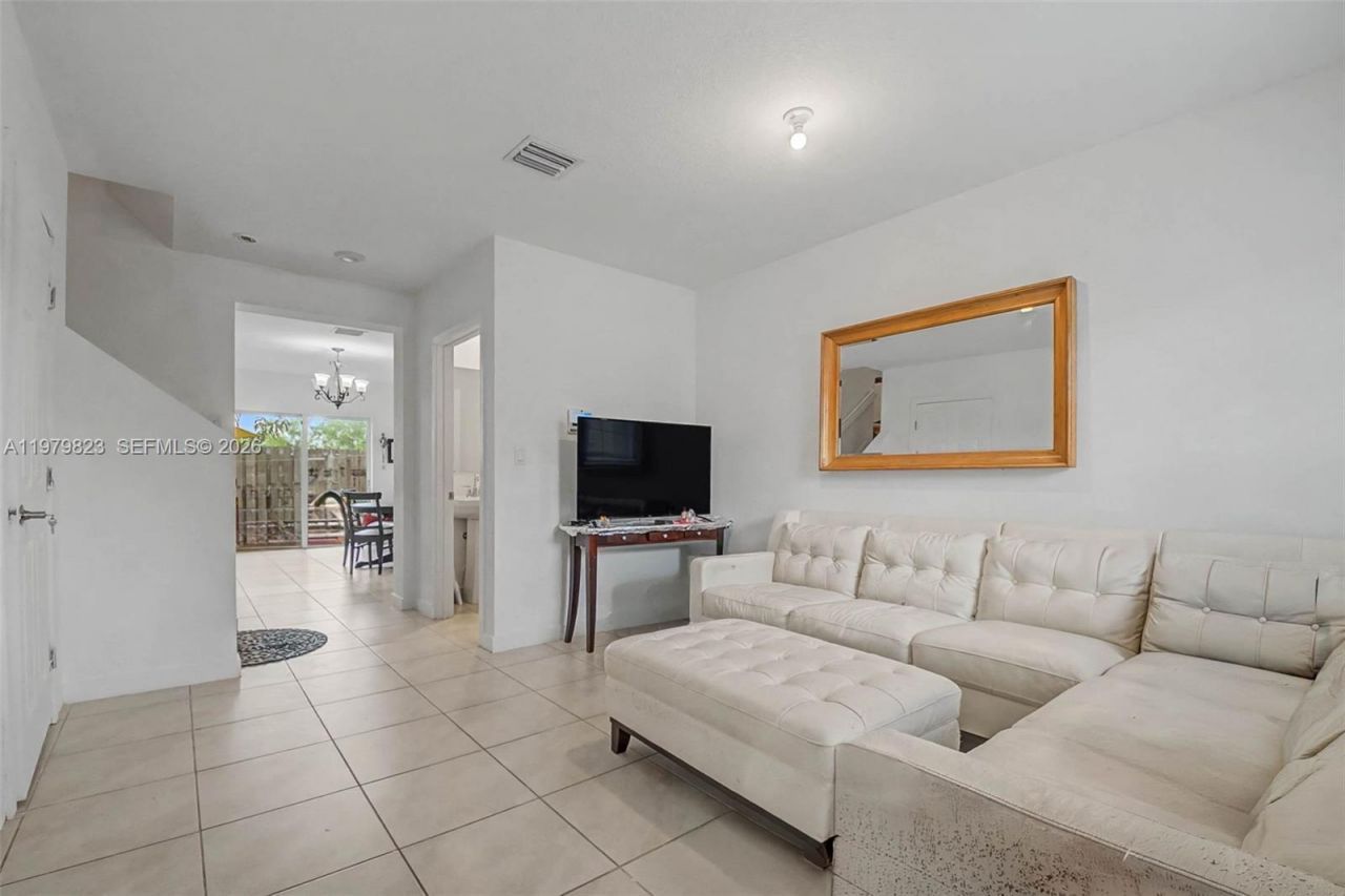 445 NE 4th St , Florida City, FL 33034 Photo