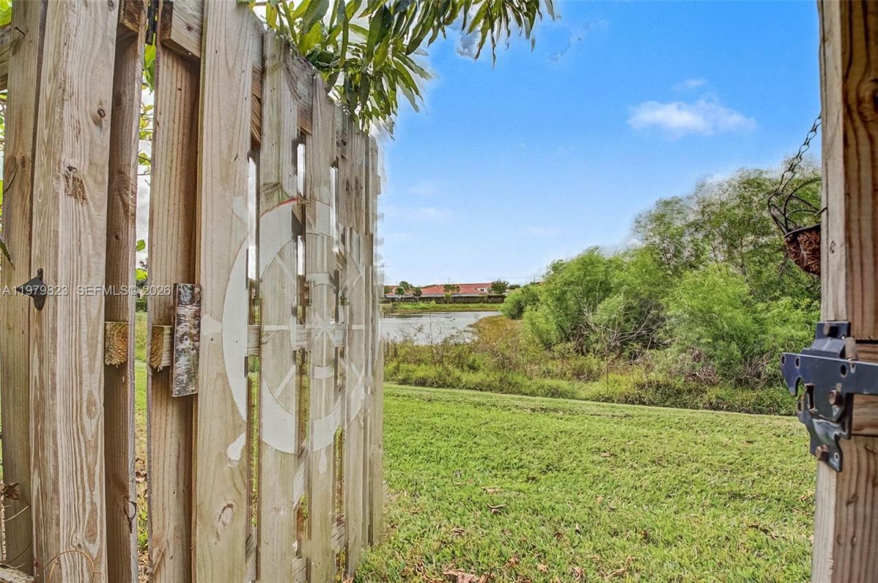 445 NE 4th St , Florida City, FL 33034 Photo