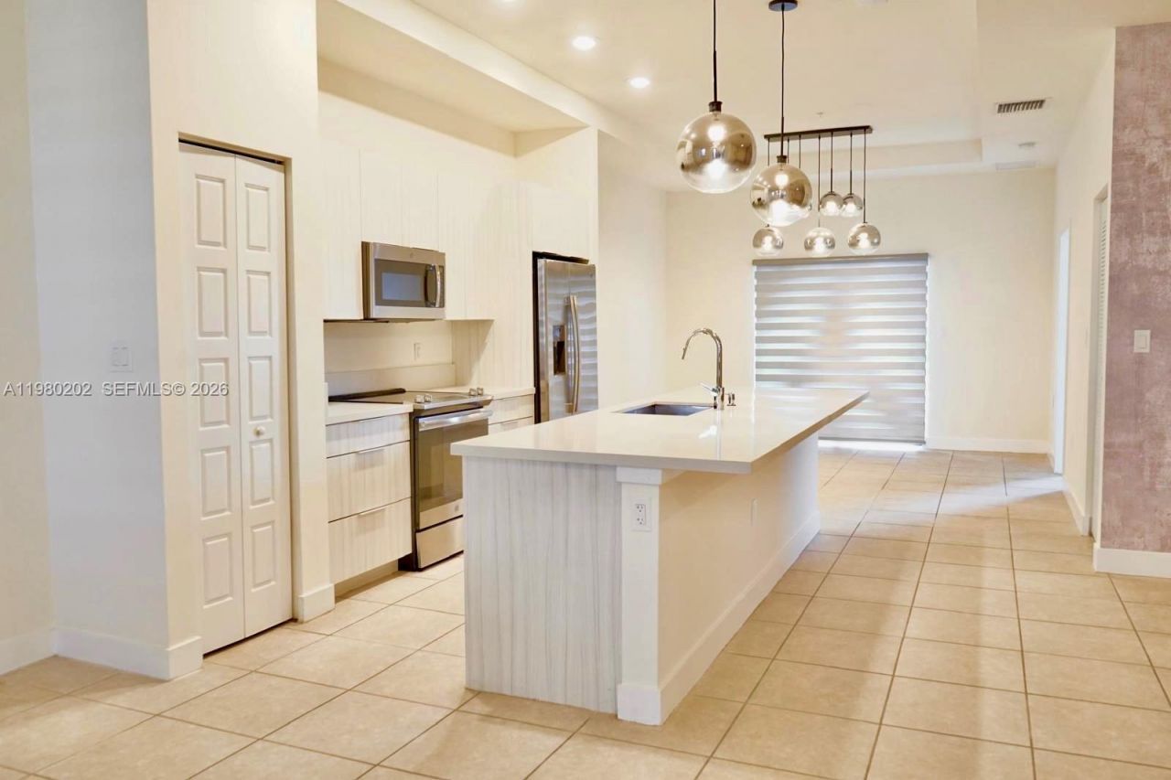 7925 NW 104th Ave, Unit 32, Doral, FL 33178 Photo