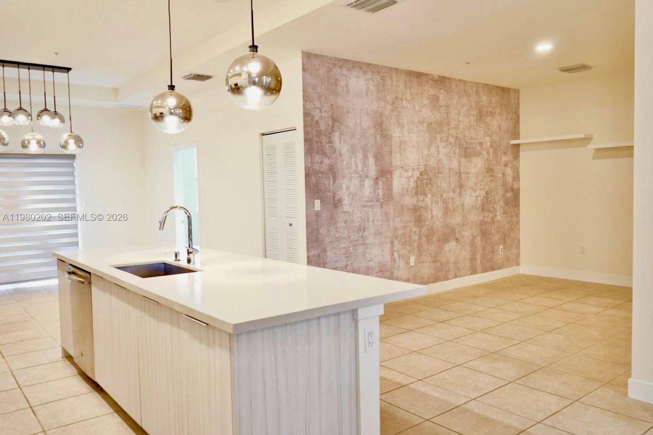 7925 NW 104th Ave, Unit 32, Doral, FL 33178 Photo