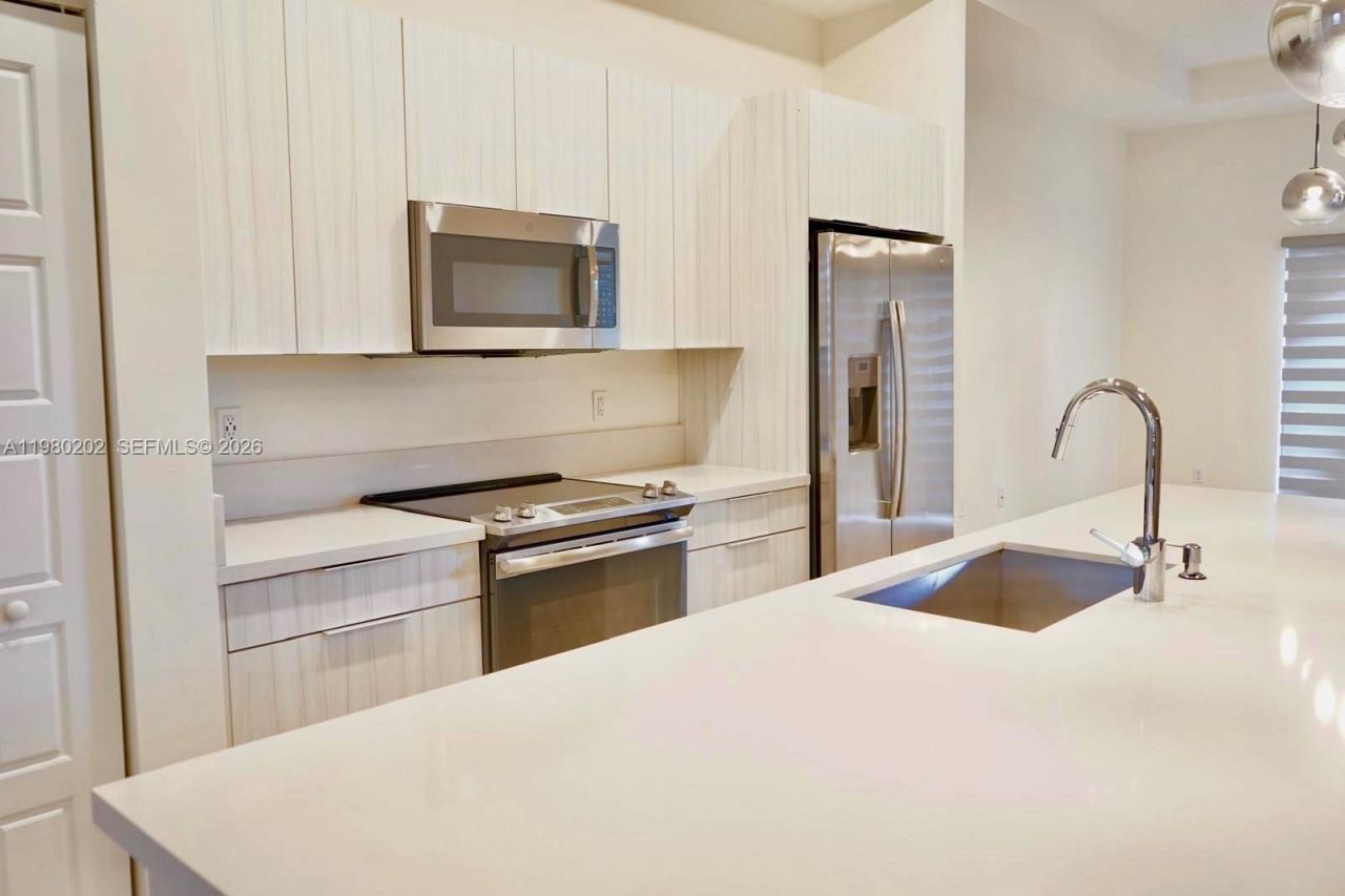 7925 NW 104th Ave, Unit 32, Doral, FL 33178 Photo
