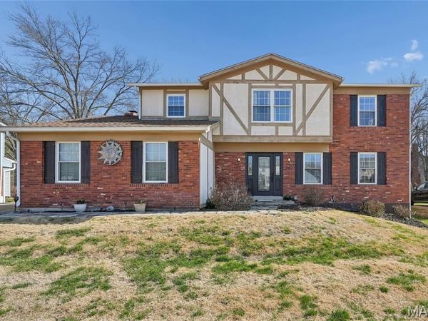 2762 Barrett Station Road, Des Peres, MO 63021