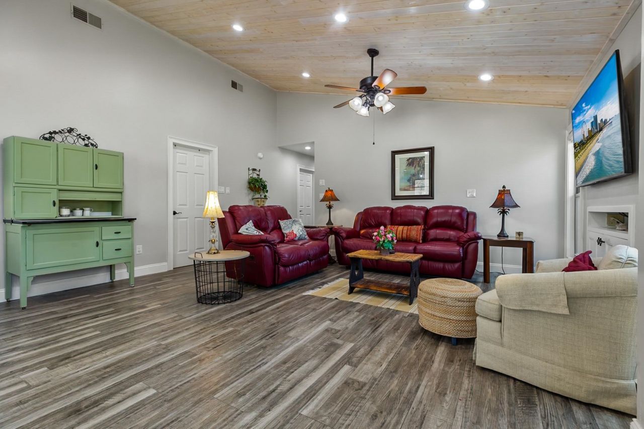 10064 Kings Rd. Photo 11