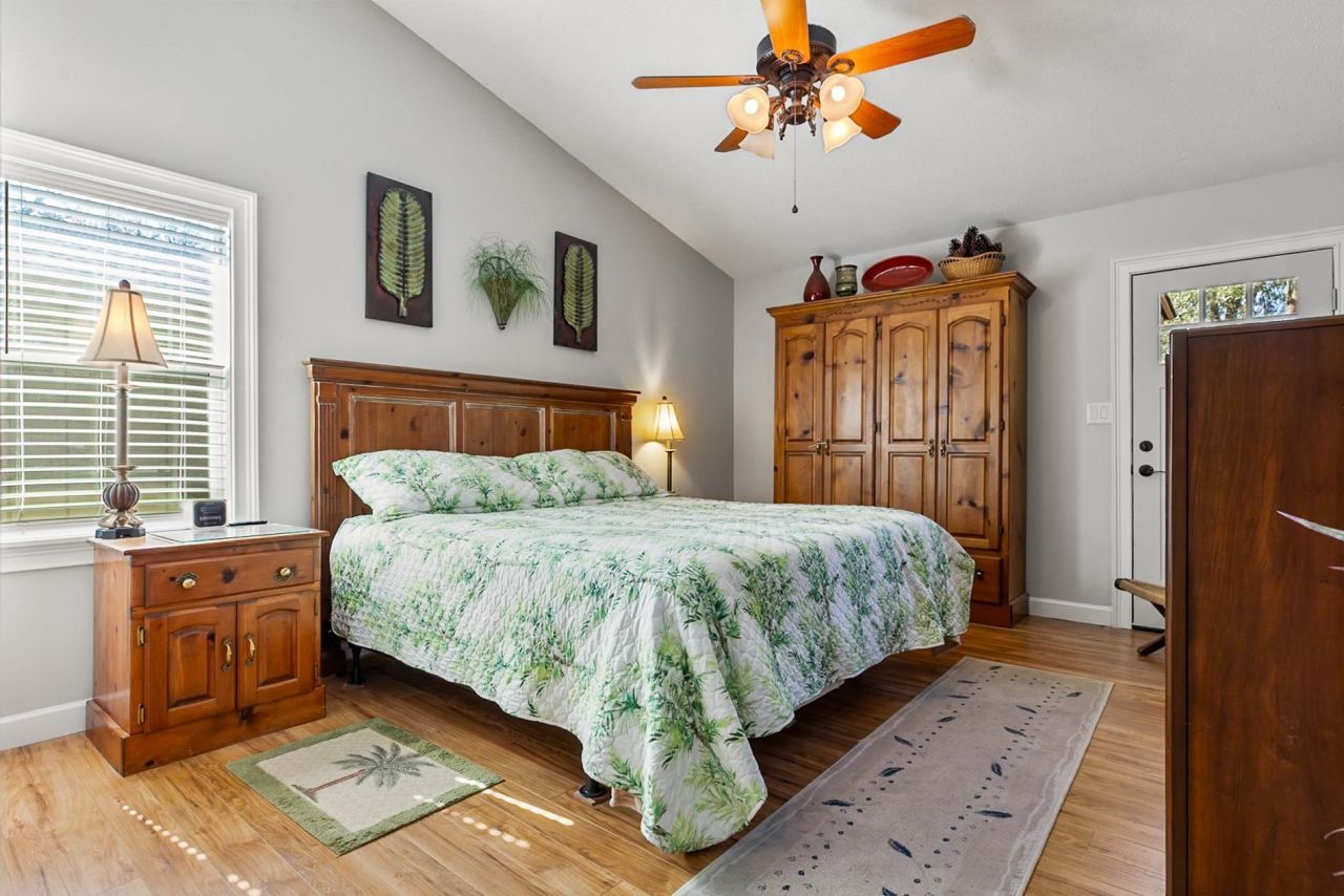 10064 Kings Rd. Photo 16