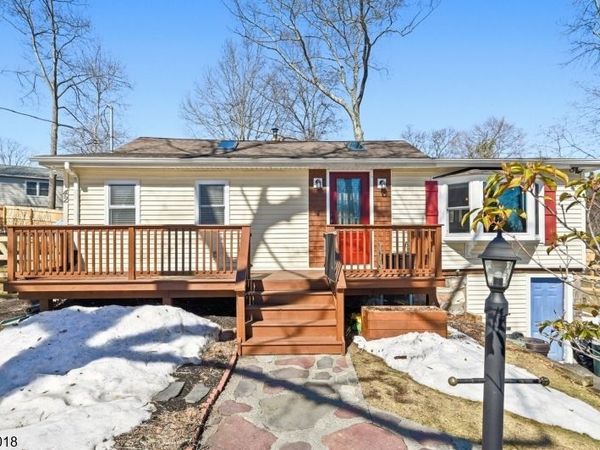 42 Woodside Dr, West Milford, NJ 07480