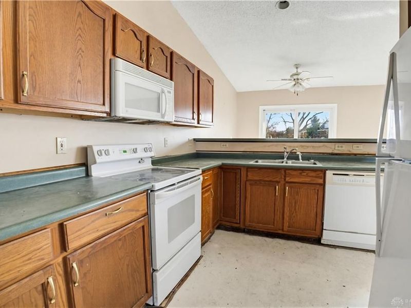 1655 E Crescentville Road, Sharonville, OH 45246 Photo 3