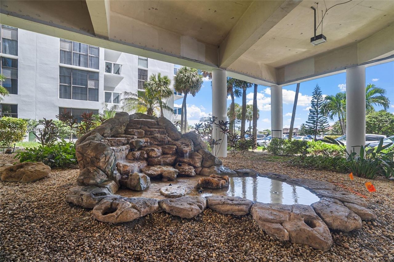 20515 E Country Club Dr , Unit 849, Aventura, FL 33180 Photo