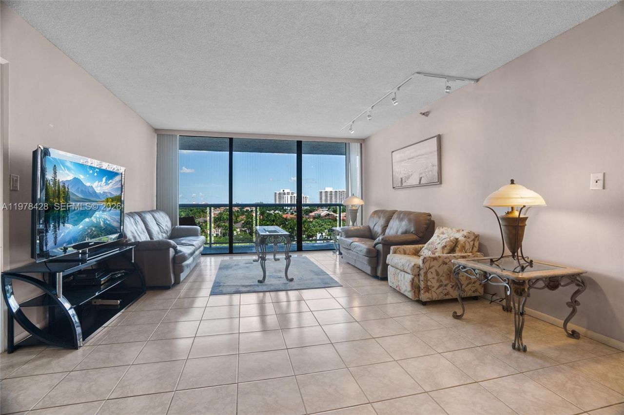 20515 E Country Club Dr , Unit 849, Aventura, FL 33180 Photo