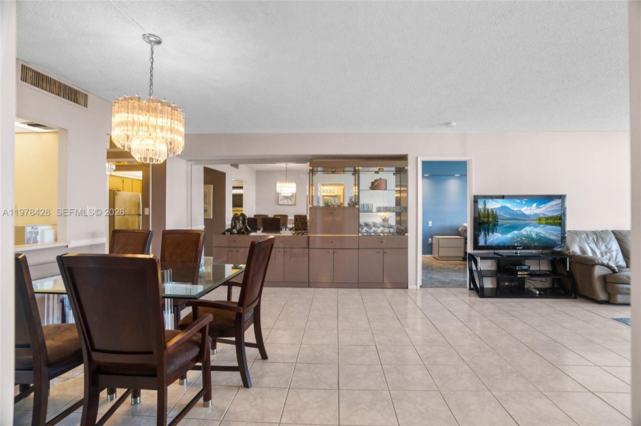 20515 E Country Club Dr , Unit 849, Aventura, FL 33180 Photo