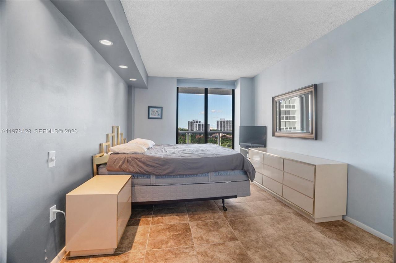 20515 E Country Club Dr , Unit 849, Aventura, FL 33180 Photo