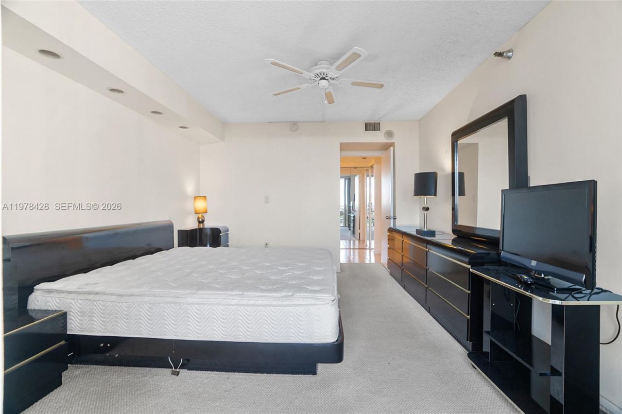 20515 E Country Club Dr , Unit 849, Aventura, FL 33180 Photo