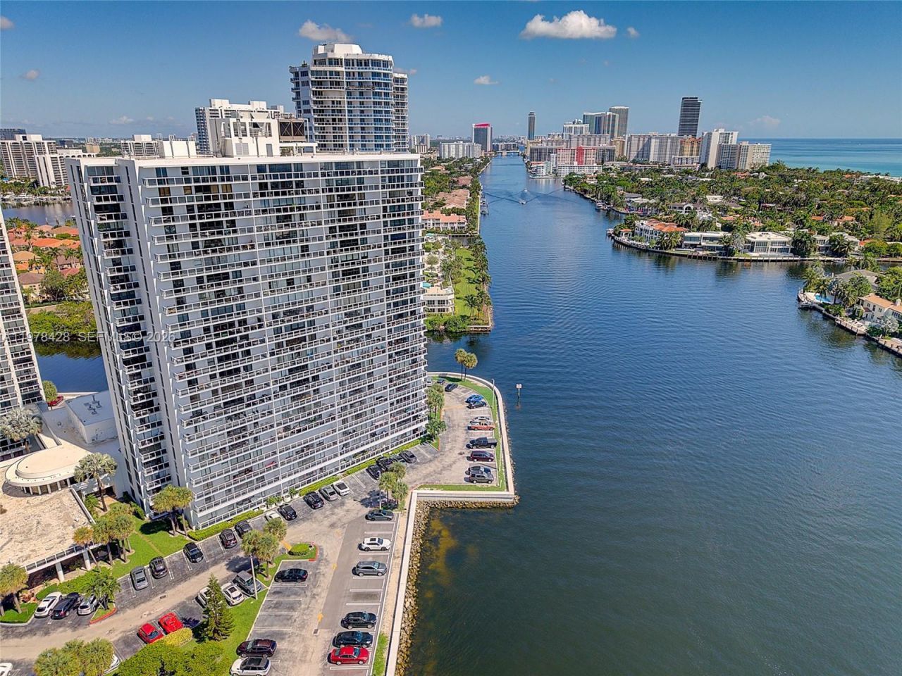 20515 E Country Club Dr , Unit 849, Aventura, FL 33180 Photo