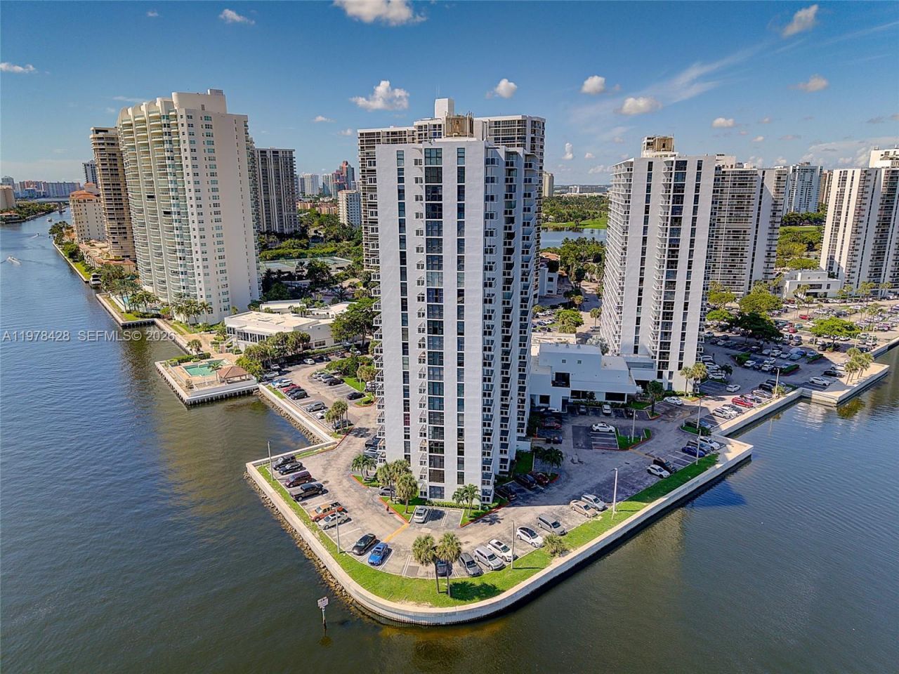 20515 E Country Club Dr , Unit 849, Aventura, FL 33180 Photo