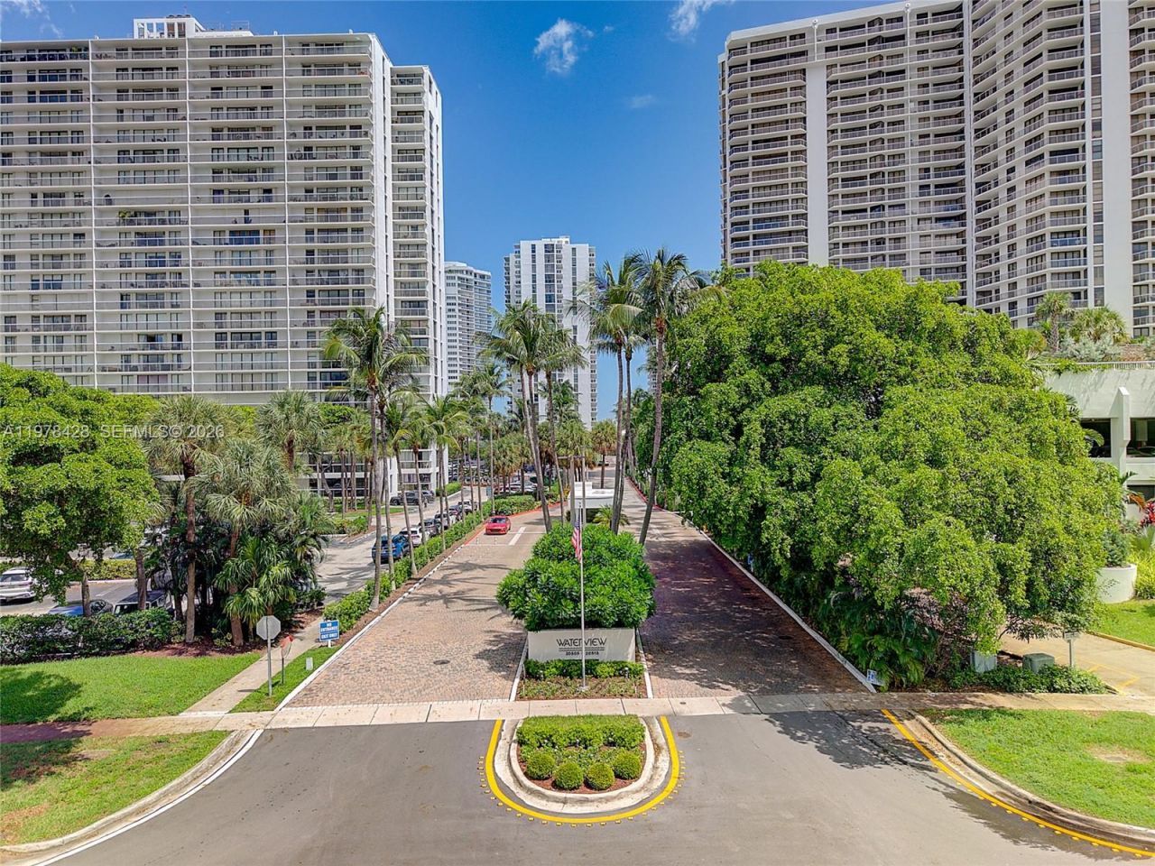 20515 E Country Club Dr , Unit 849, Aventura, FL 33180 Photo