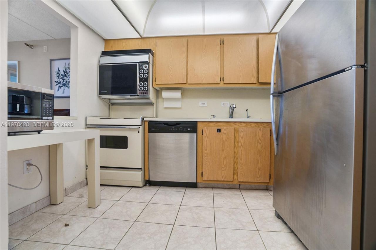 20515 E Country Club Dr , Unit 849, Aventura, FL 33180 Photo