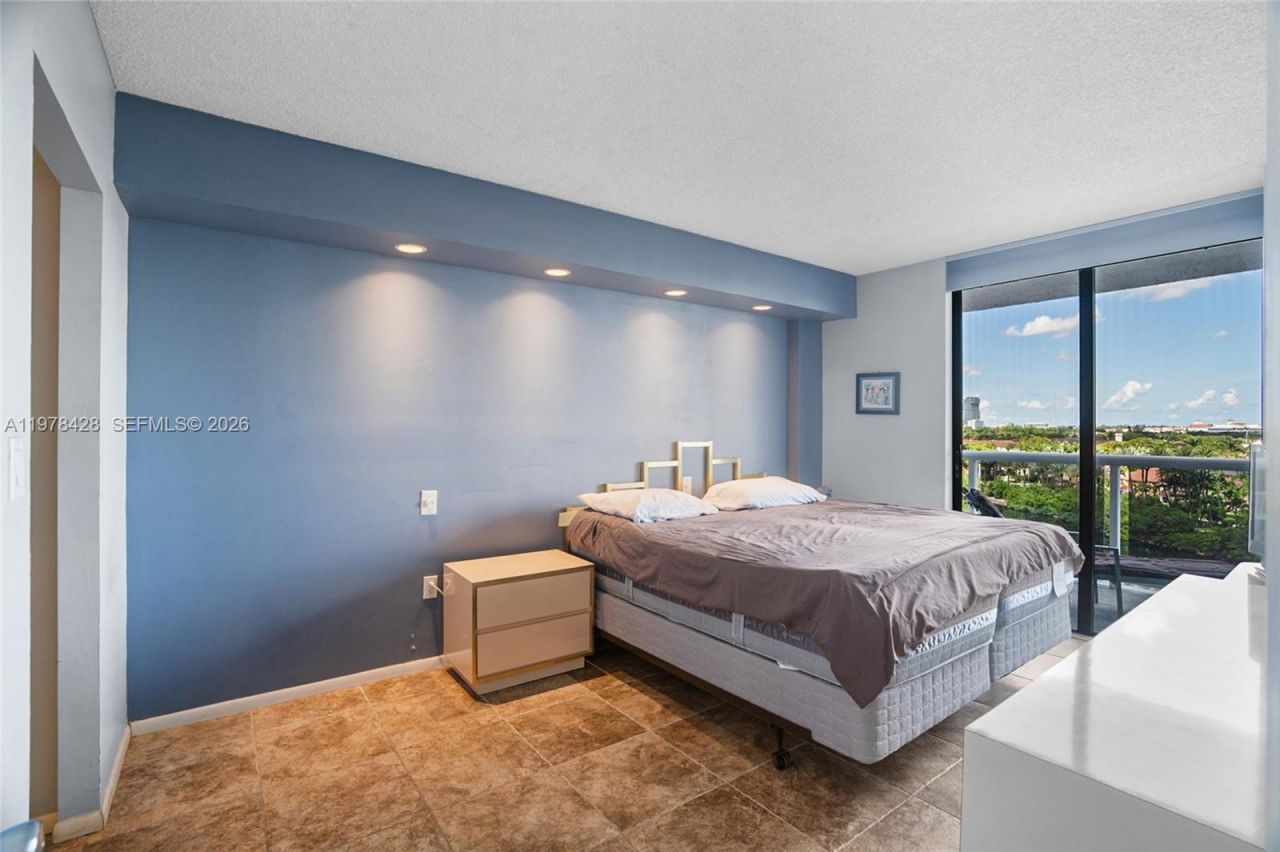 20515 E Country Club Dr , Unit 849, Aventura, FL 33180 Photo