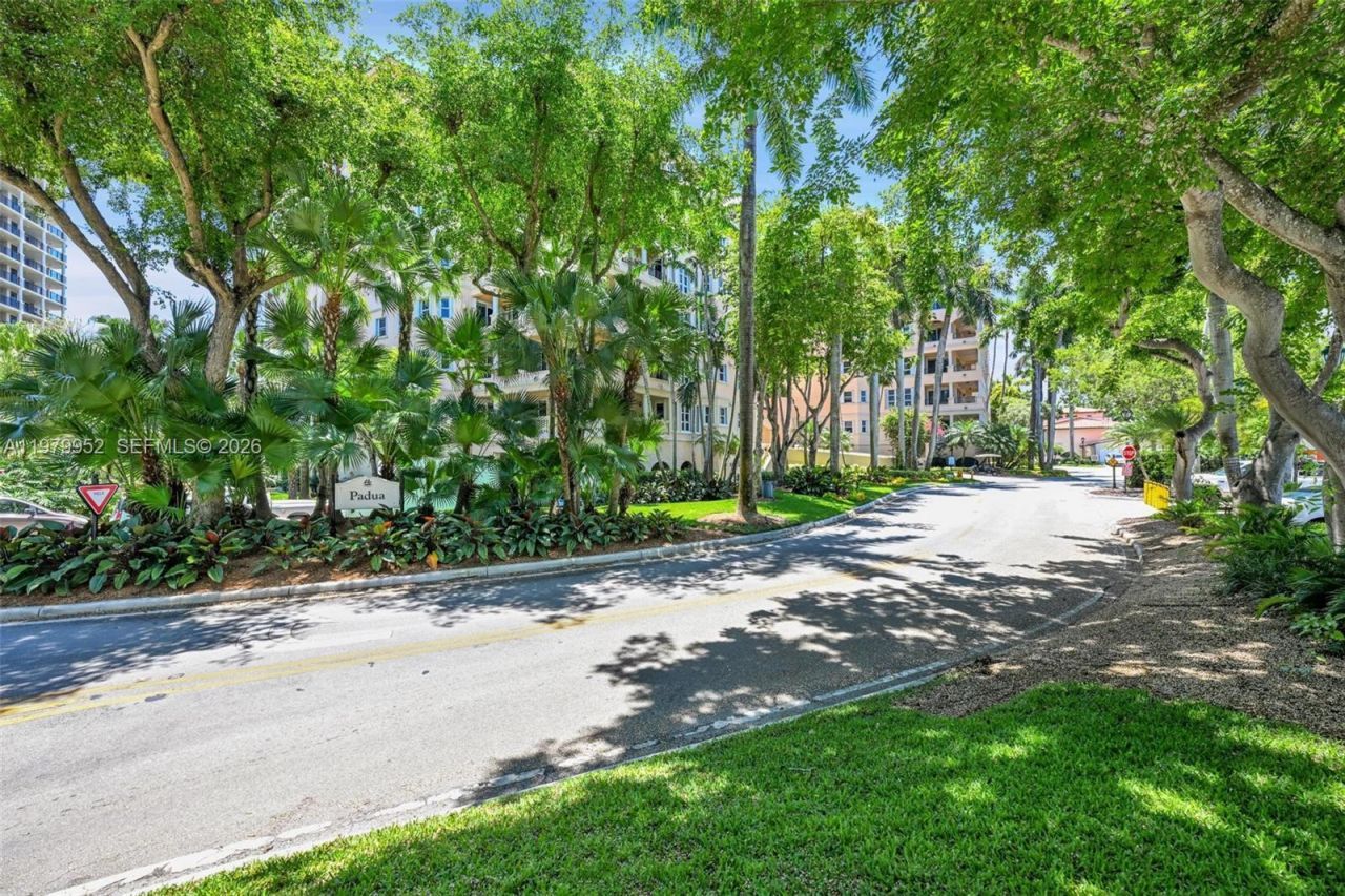 13637 Deering Bay Dr , Unit 261, Coral Gables, FL 33158 Photo