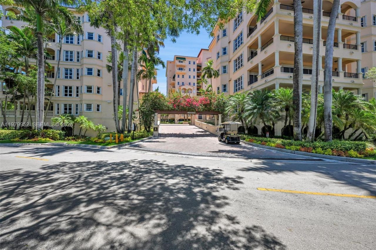 13637 Deering Bay Dr , Unit 261, Coral Gables, FL 33158 Photo