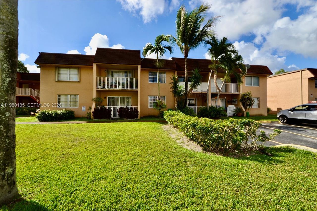 9974 SW 88th St, Unit 1020, Miami, FL 33176 Photo