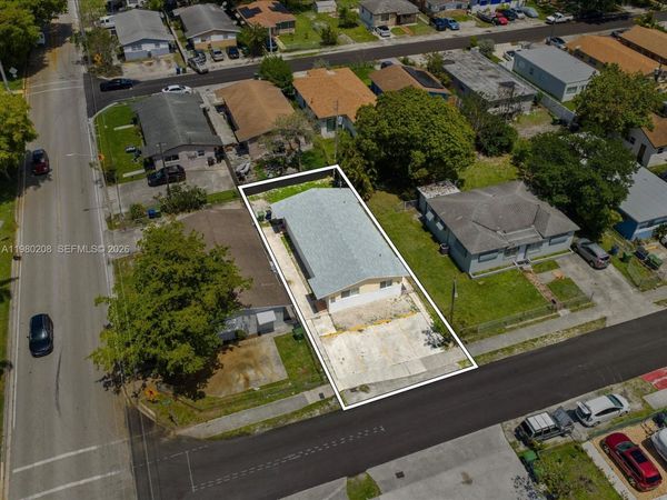 752 NW 3rd Ct, Hallandale Beach, FL 33009