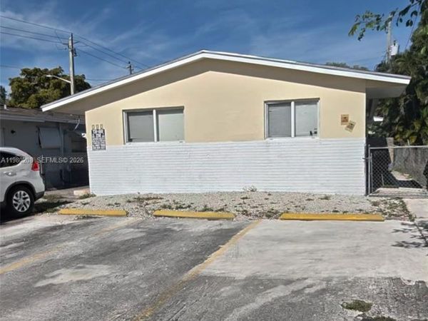 752 NW 3rd Ct, Hallandale Beach, FL 33009