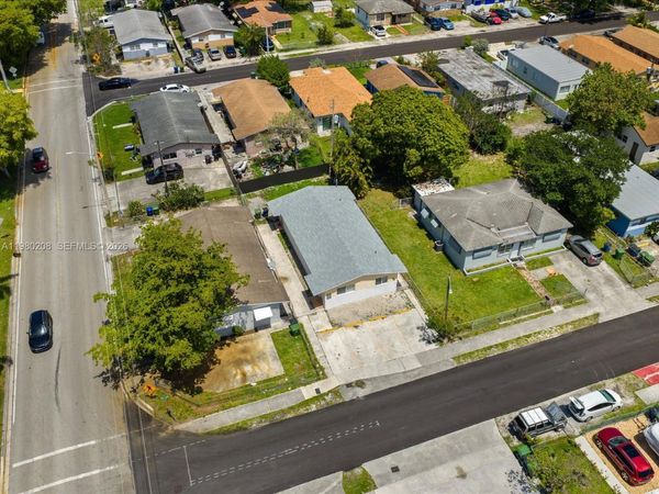 752 NW 3rd Ct, Hallandale Beach, FL 33009