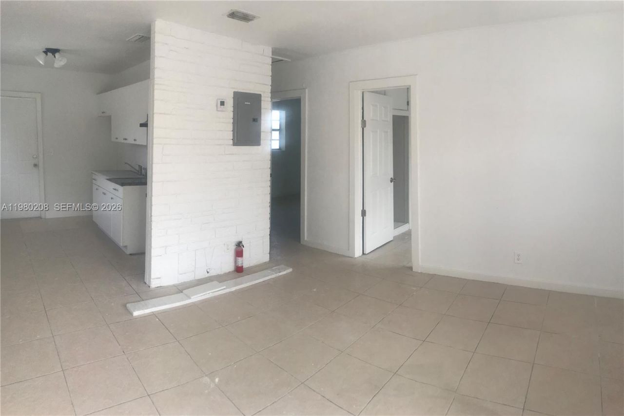 752 NW 3rd Ct, Hallandale Beach, FL 33009 Photo